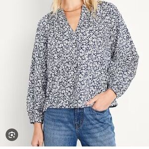 Old Navy - Navy & White split neck blouse